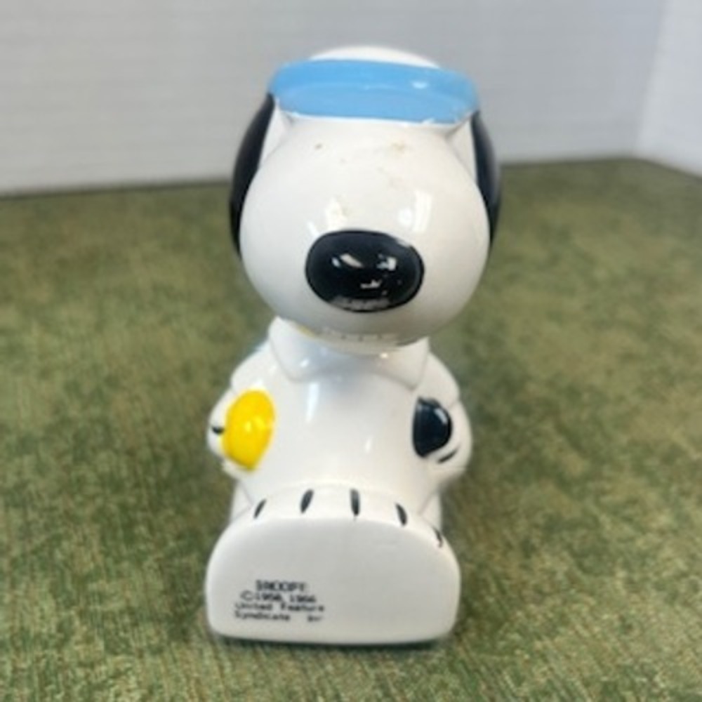 Vintage Snoopy Tennis‎ Player Ceramic Figurine Peanuts United Feature Syndicate